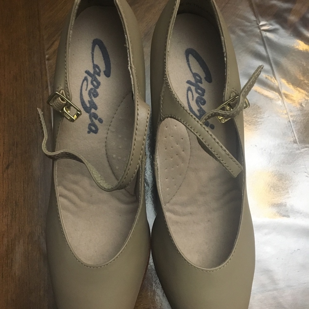 Capezio Character Shoes NWOT Size 5